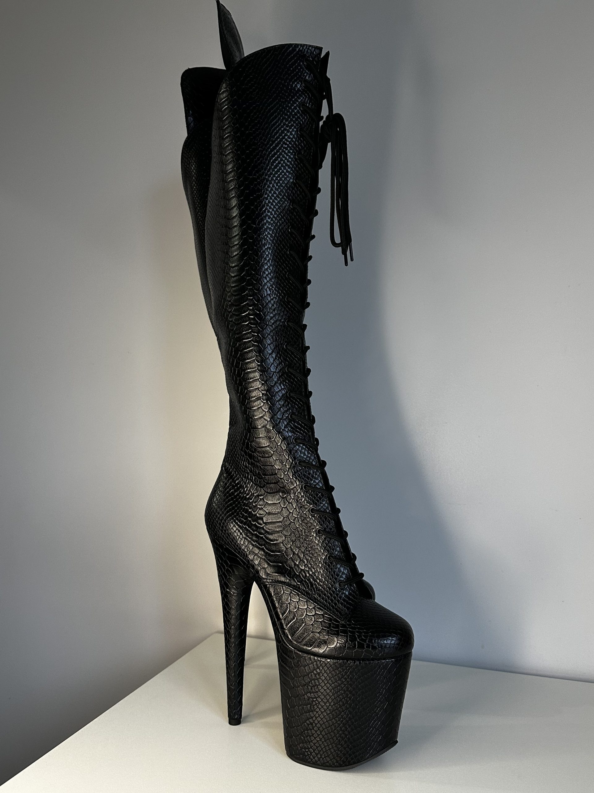 Ботфорти 3ка з фактурної шкіри з закритим носиком - Image 3